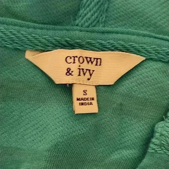 Crown & Ivy Pullover - Picture 3 of 7